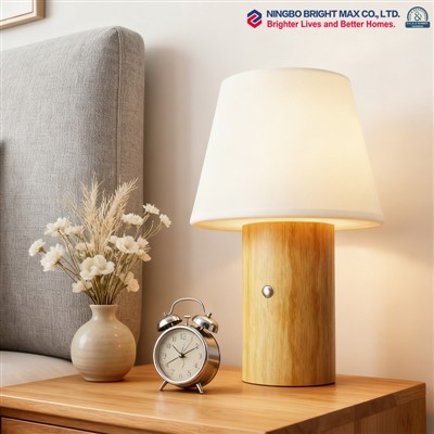 Ručno rađene drvene stolne lampe
